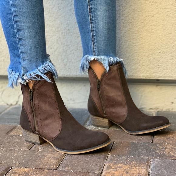 Brown Distressed Dual Zipper Western Ankle Booties - Picture 4 of 8
